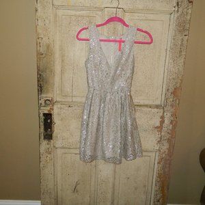 Eight Sixty Metallic Lace Overlay Dress Size XS (AA-3)